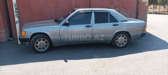 Mercedes 190-2