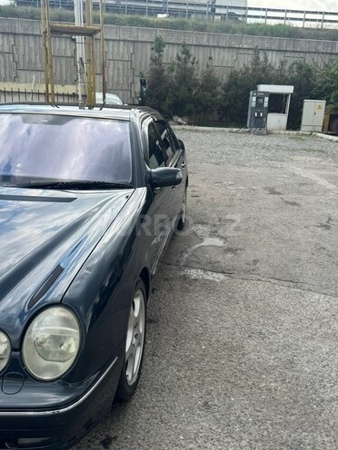 Mercedes E 270-2