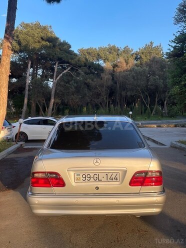 Mercedes E 280-7