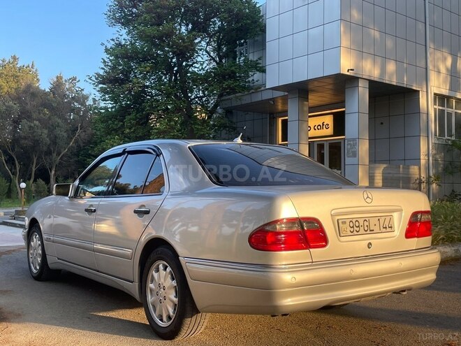 Mercedes E 280-10