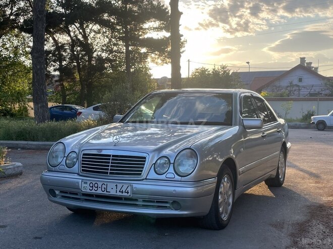 Mercedes E 280-11