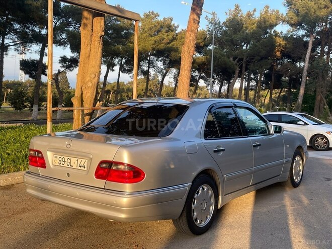 Mercedes E 280-8