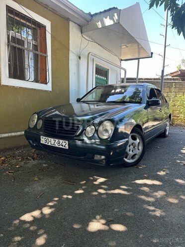 Mercedes E 220-1