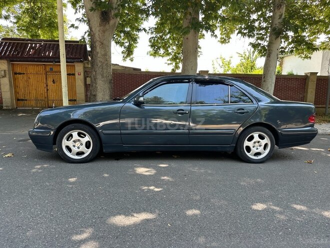 Mercedes E 220-4