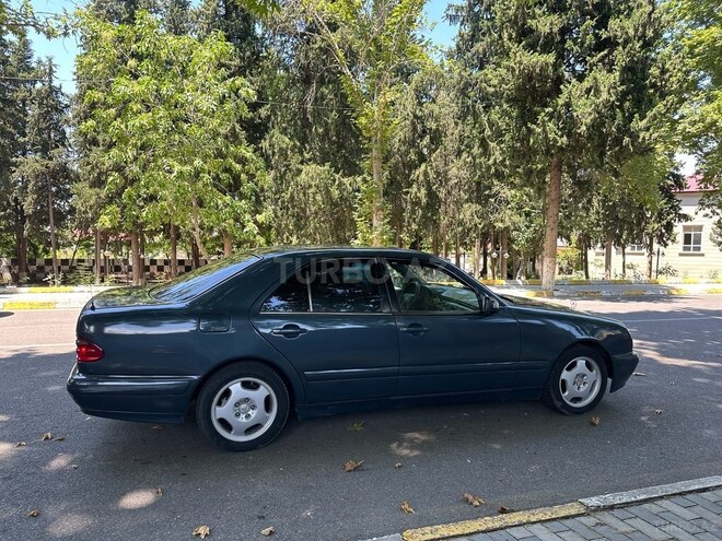 Mercedes E 220-10