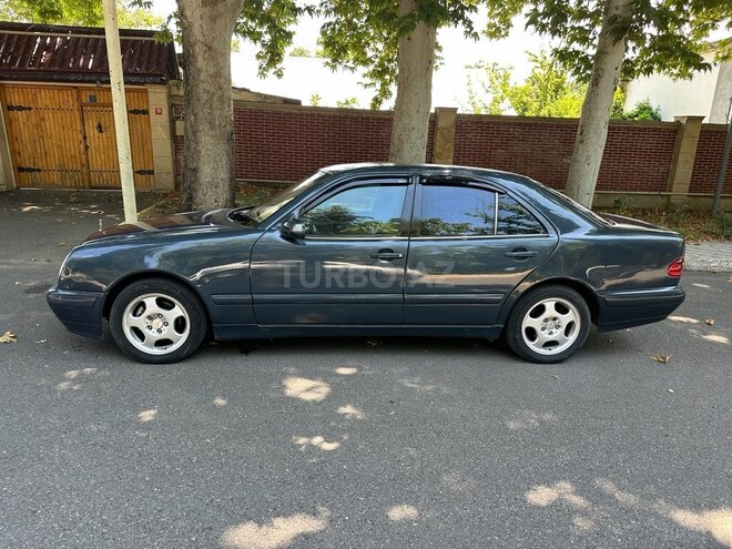 Mercedes E 220-8
