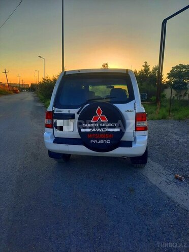 Mitsubishi Pajero io-11