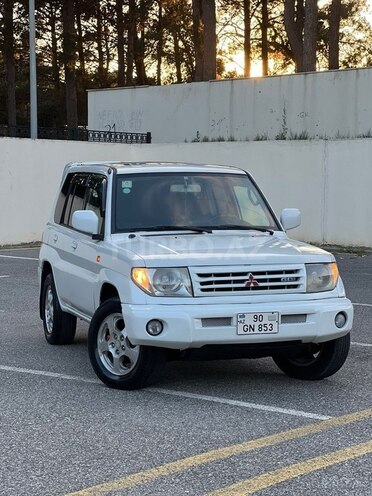 Mitsubishi Pajero io-7