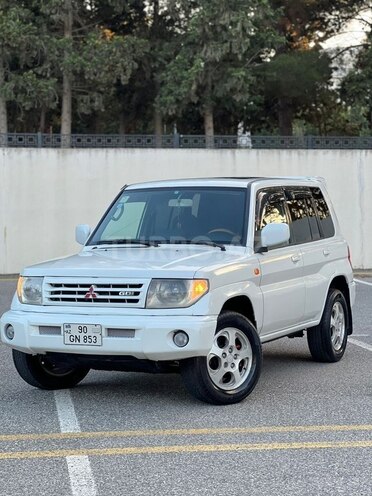 Mitsubishi Pajero io-8