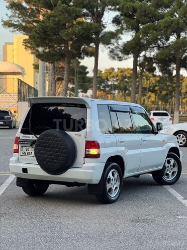 Mitsubishi Pajero io-3