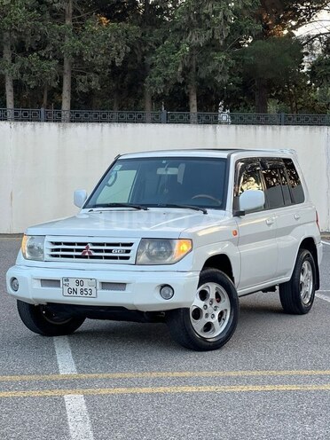 Mitsubishi Pajero io-5
