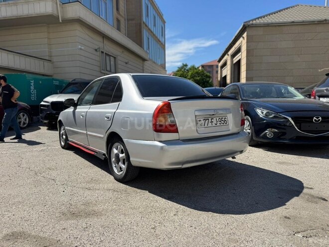 Hyundai Accent-2