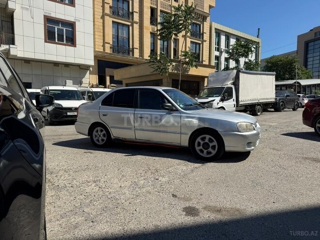 Hyundai Accent-4