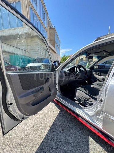 Hyundai Accent-7
