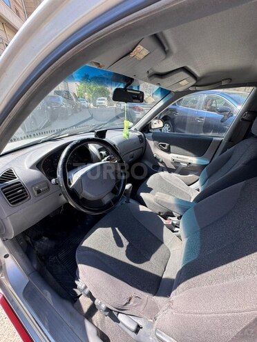 Hyundai Accent-8