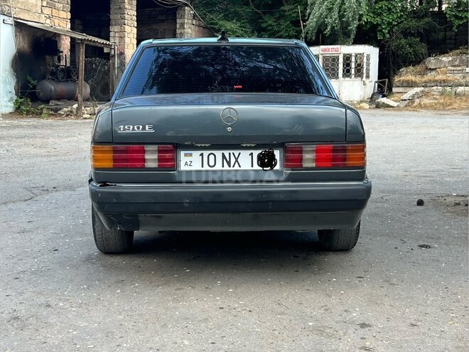 Mercedes 190-2