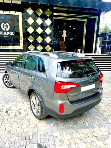 Kia Sorento-13
