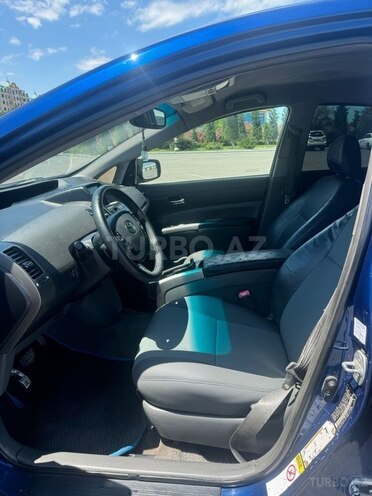 Toyota Prius-11