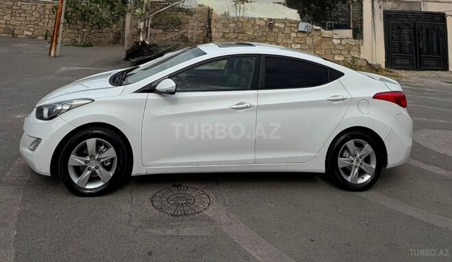 Hyundai Elantra-4