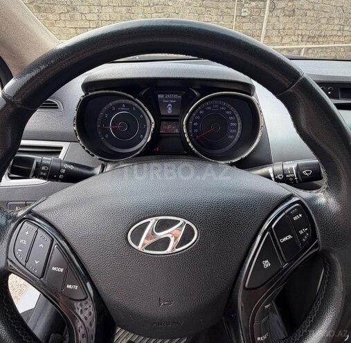Hyundai Elantra-3