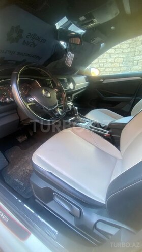 Volkswagen Jetta-4