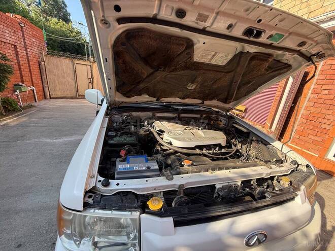 Infiniti QX4-10