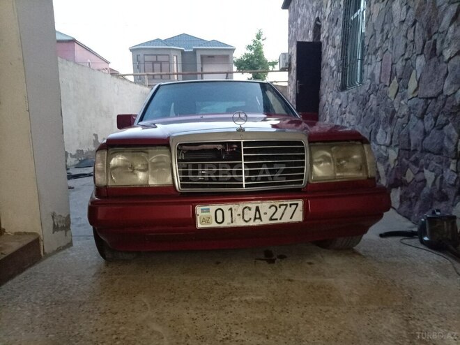 Mercedes 200 E-1