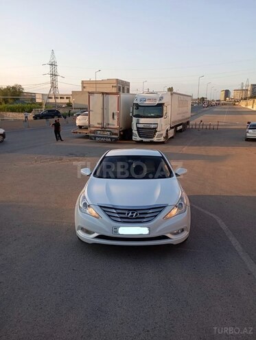 Hyundai Sonata-2