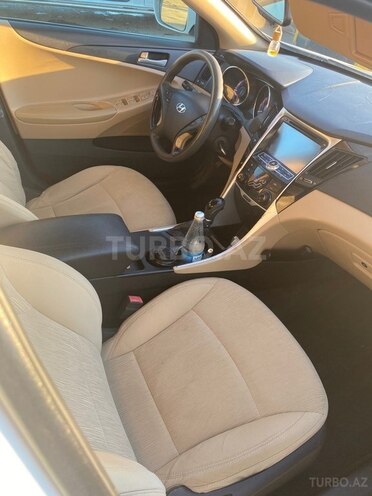 Hyundai Sonata-16