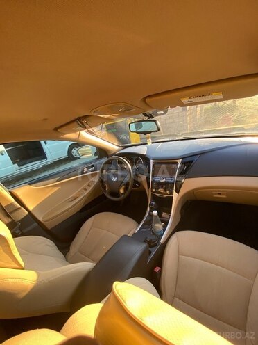Hyundai Sonata-15