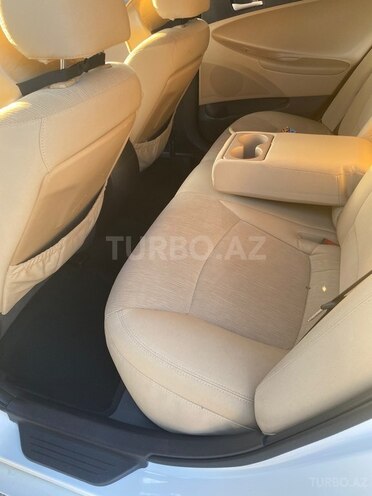 Hyundai Sonata-18
