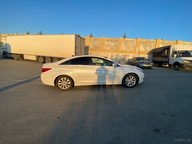 Hyundai Sonata-12