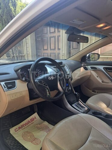 Hyundai Elantra-9