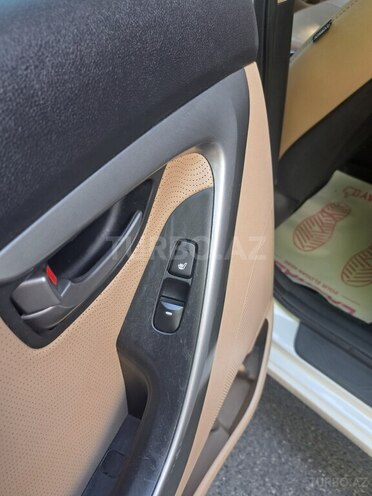 Hyundai Elantra-8