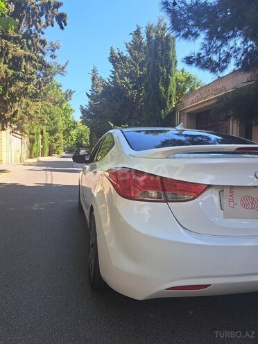 Hyundai Elantra-14