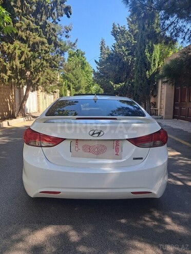 Hyundai Elantra-15