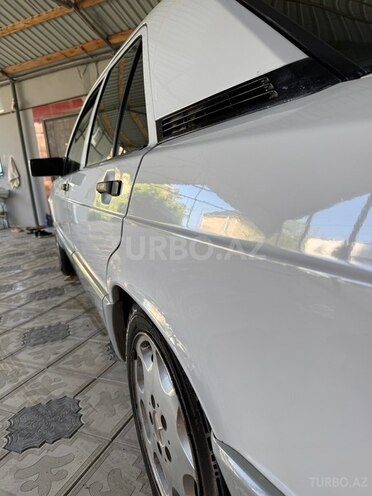 Mercedes 190-4