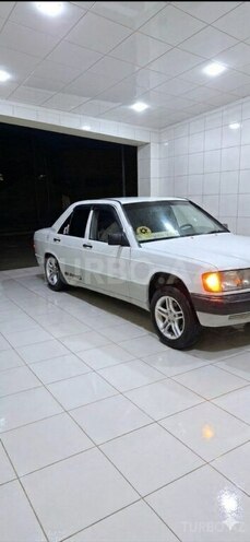 Mercedes 190-2