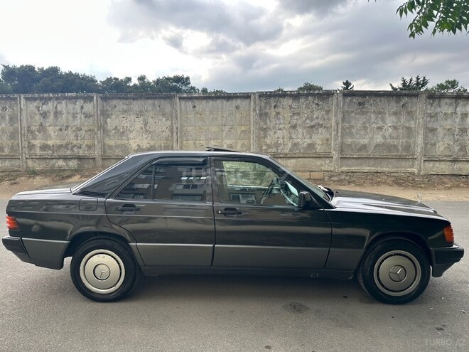 Mercedes 190-5