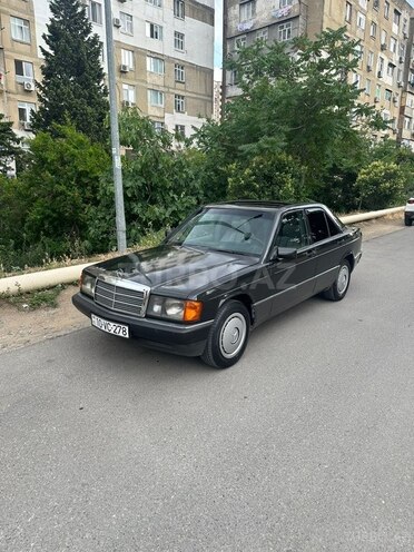 Mercedes 190-1