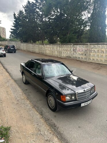 Mercedes 190-2