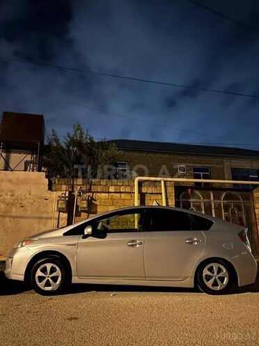 Toyota Prius-2