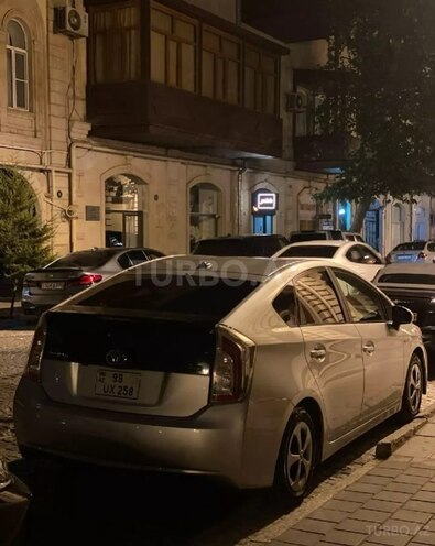 Toyota Prius-5