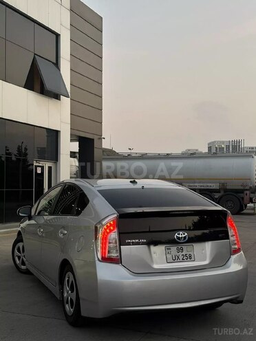 Toyota Prius-6
