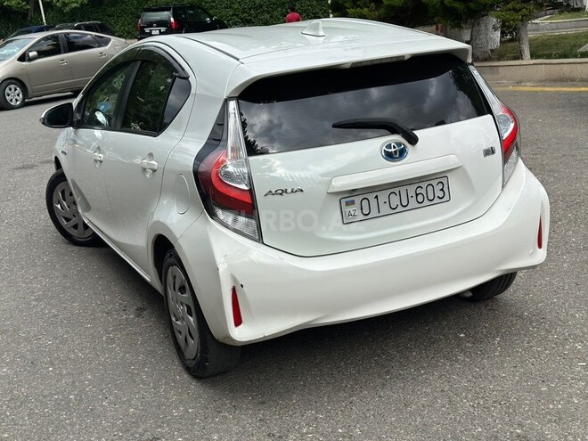 Toyota Aqua-8