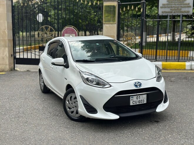 Toyota Aqua-4
