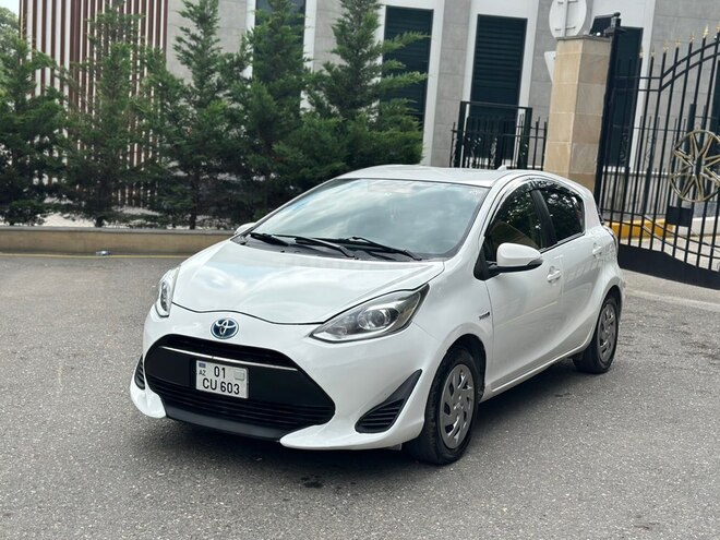 Toyota Aqua-1