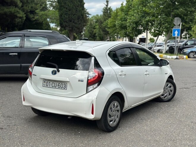 Toyota Aqua-7