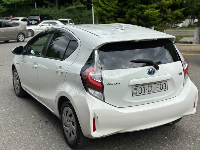 Toyota Aqua-6