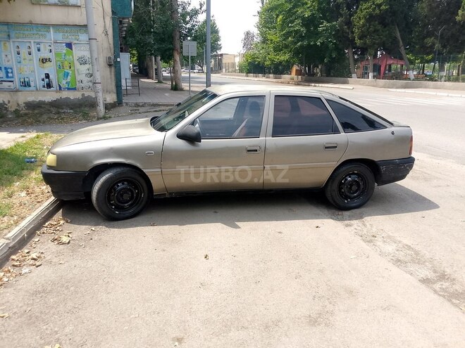 Opel Vectra-4